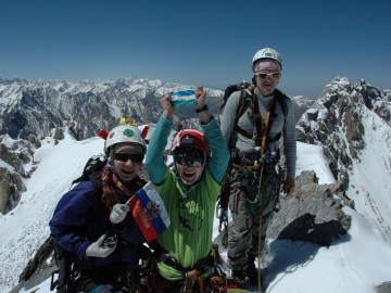 Дугоба альпсборы (Памиро-Алай) фото, май 2011