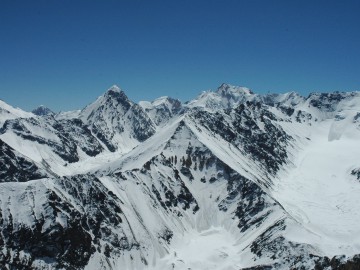 Дугоба альпсборы (Памиро-Алай) фото, май 2011