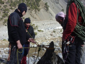 Дугоба альпсборы (Памиро-Алай) фото, май 2011