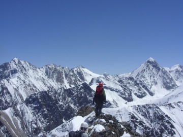 Дугоба альпсборы (Памиро-Алай) фото, май 2011