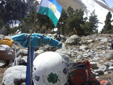 Дугоба альпсборы (Памиро-Алай) фото, май 2011