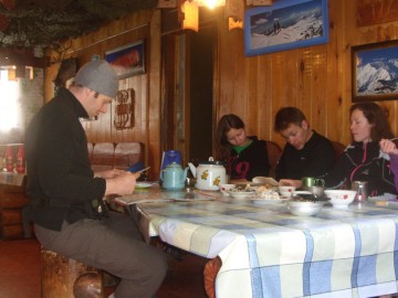 Дугоба альпсборы (Памиро-Алай) фото, май 2011