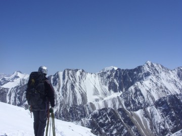 Дугоба альпсборы (Памиро-Алай) фото, май 2011