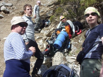 Дугоба альпсборы (Памиро-Алай) фото, май 2011