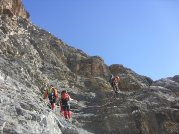 Дугоба альпсборы (Памиро-Алай) фото, май 2011