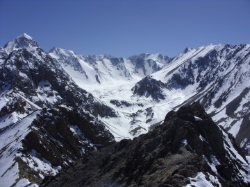 Дугоба альпсборы (Памиро-Алай) фото, май 2011