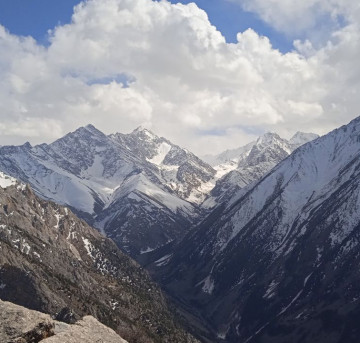 Альпинистские сборы в ущелье 